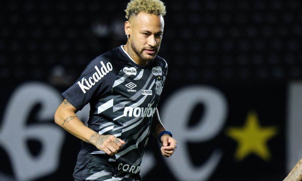 SANTOS, BRAZIL - APRIL 22: Neymar of Santos looks on prior to Copa do Brasil 2026 match between Santos and Coritiba at Vila Belmiro Stadium on April 22, 2026 in Santos, Brazil. (Photo by Marco Buenavista/Sports Press Photo/Getty Images)